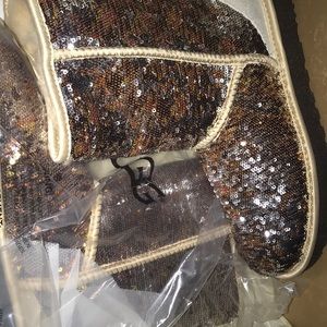 SIZE 9 UGG NEVER WORN